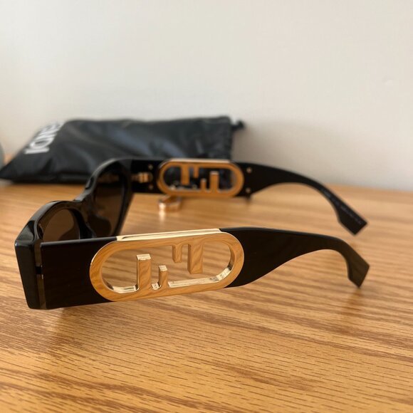 Fendi O\'Lock Sunglasses Black Cat Eye main image 5